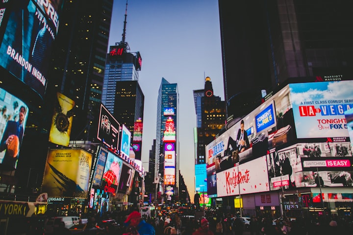 Christmas NYC captions Instagram infographic featuring snowy New York City skyline, Rockefeller Center Christmas tree, and categorized caption ideas including funny, aesthetic, romantic, and viral captions for Instagram posts (2026).